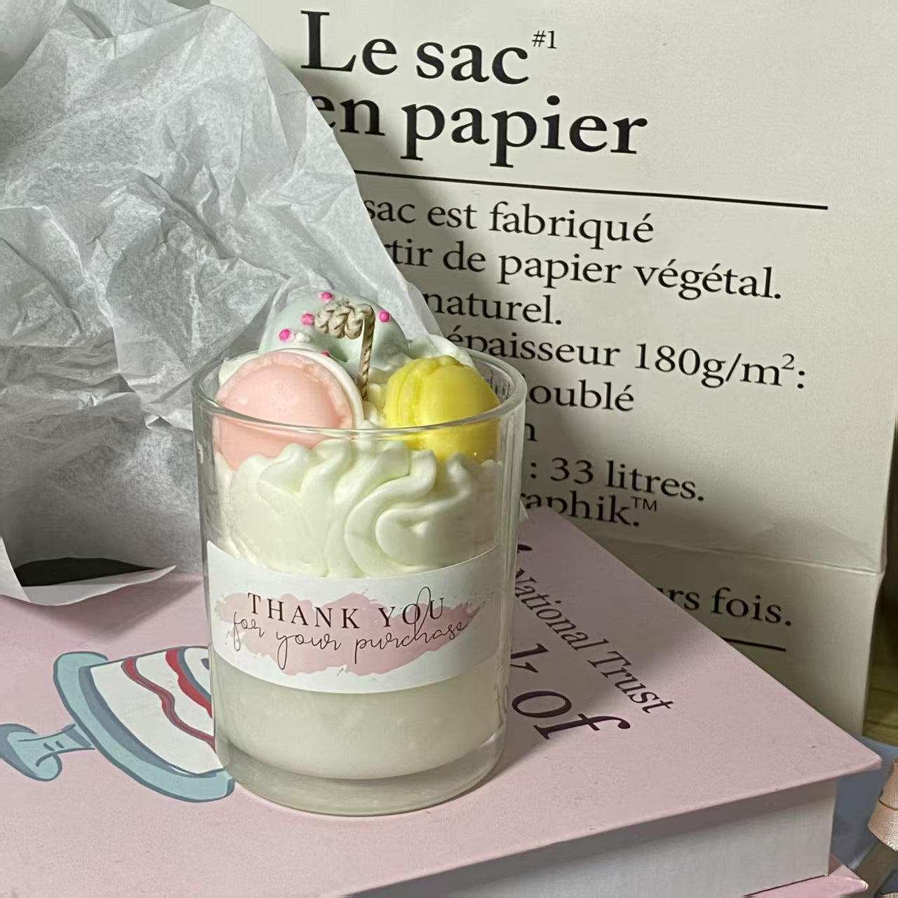 Strawberry chocolate scented candle
