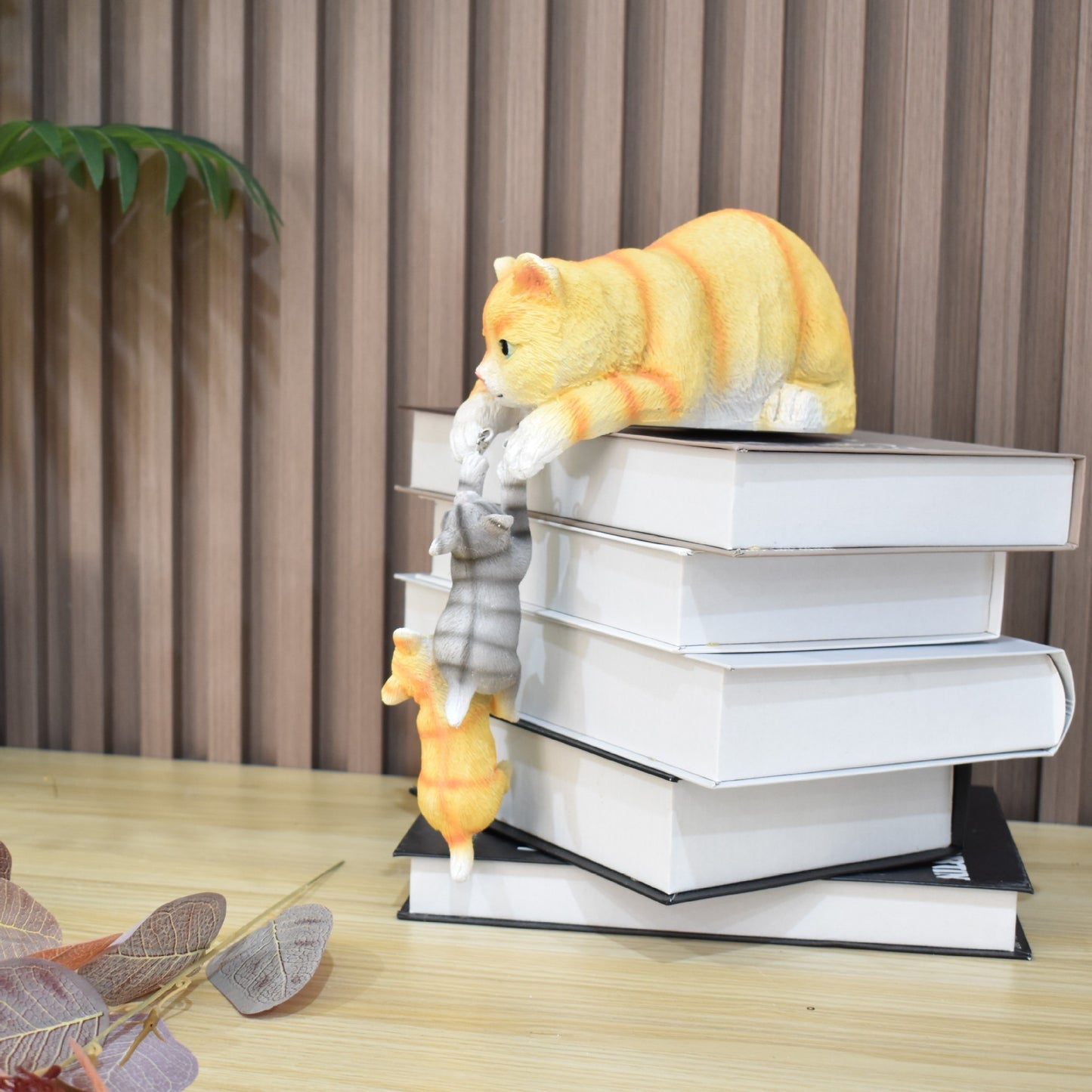 Premium Cat & Bear Resin Ornaments - Creative Cartoon Home Decoration Set