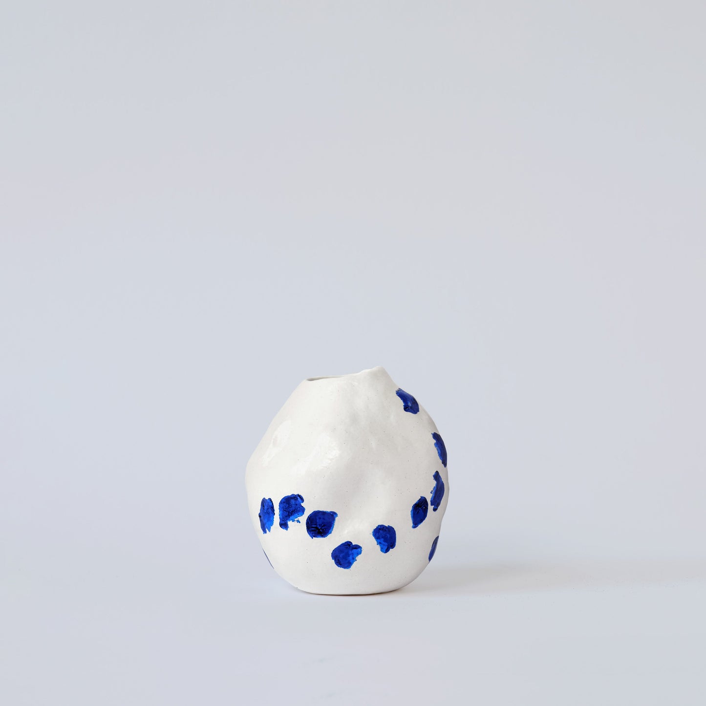 Vase en porcelaine blanc et bleu Kara