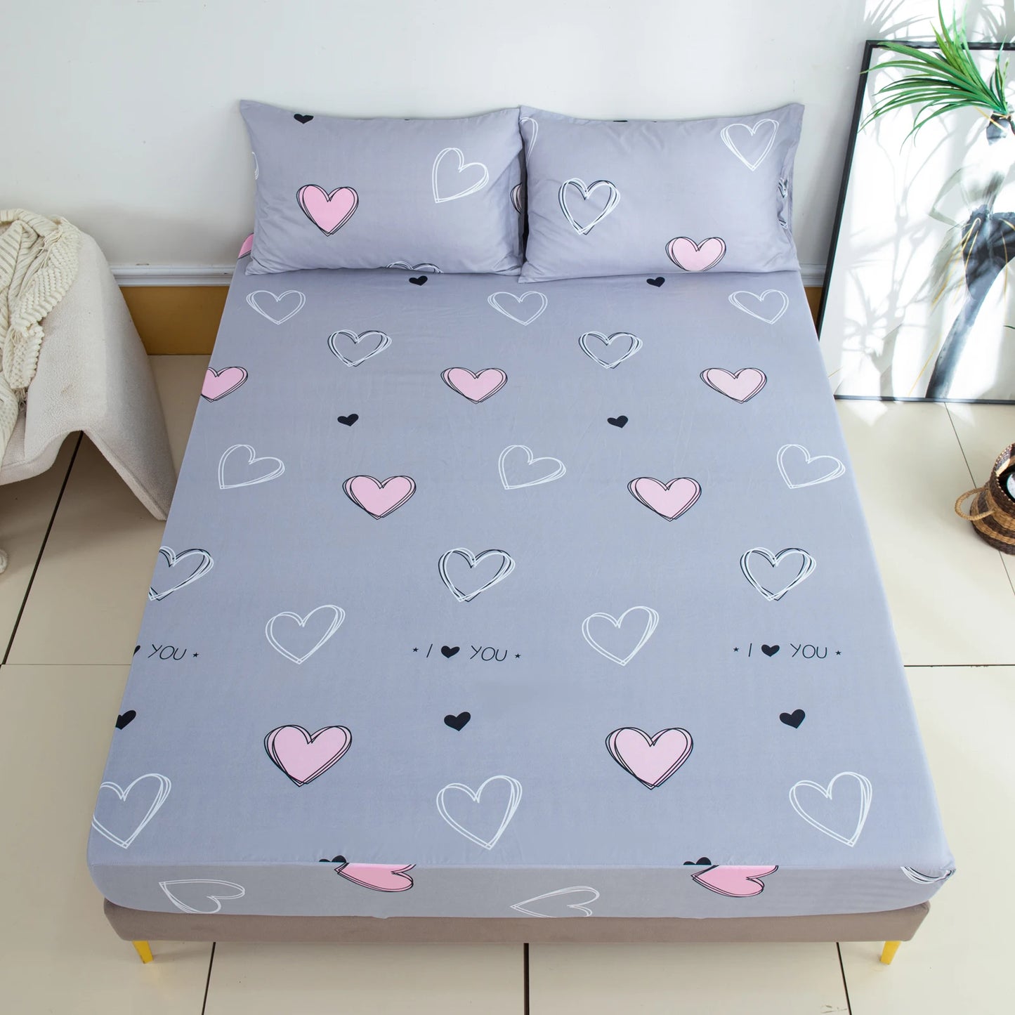 Heart-Patterned Fitted Sheet — 5-Sided Mattress Cover, Dirt-Resistant Polyester