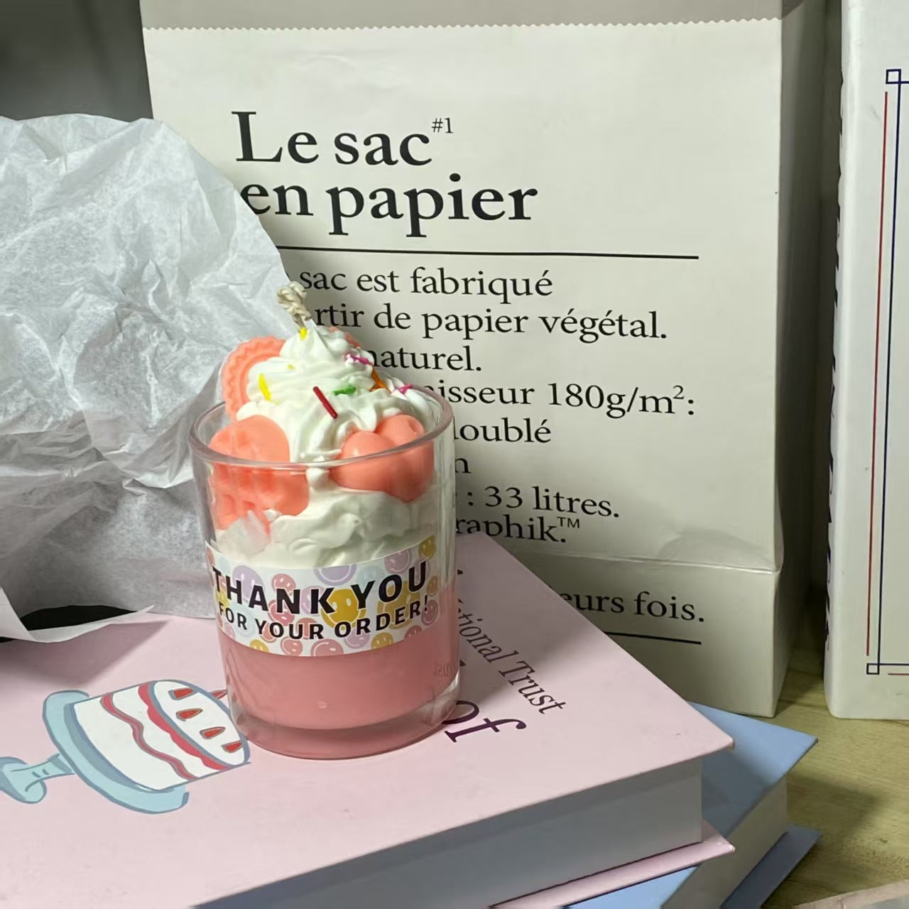 Strawberry chocolate scented candle