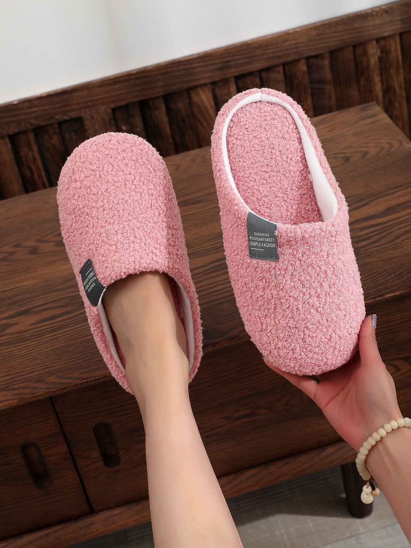 Simple, Lightweight And Silent Indoor Couple Slippers