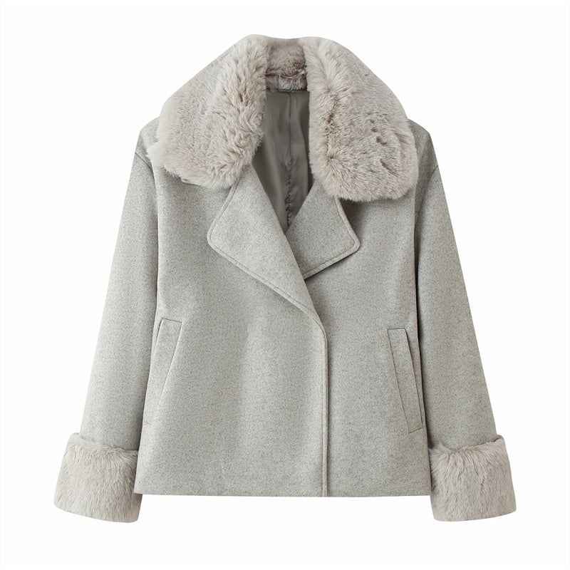 Women's Short Wool Coat With Fur Collar Decoration