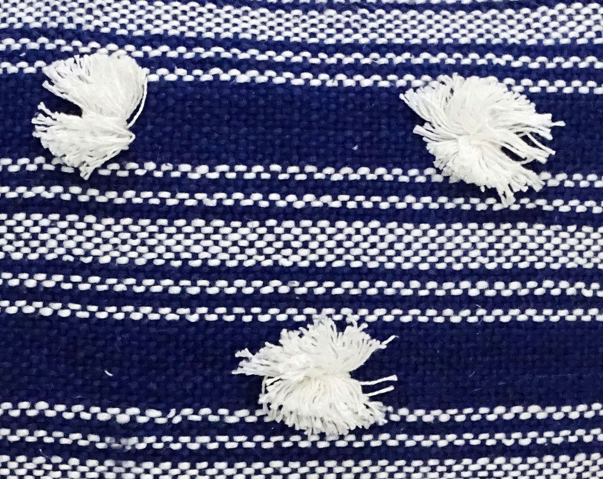Coussin décoratif bleu de 50,8 x 50,8 cm avec pompon