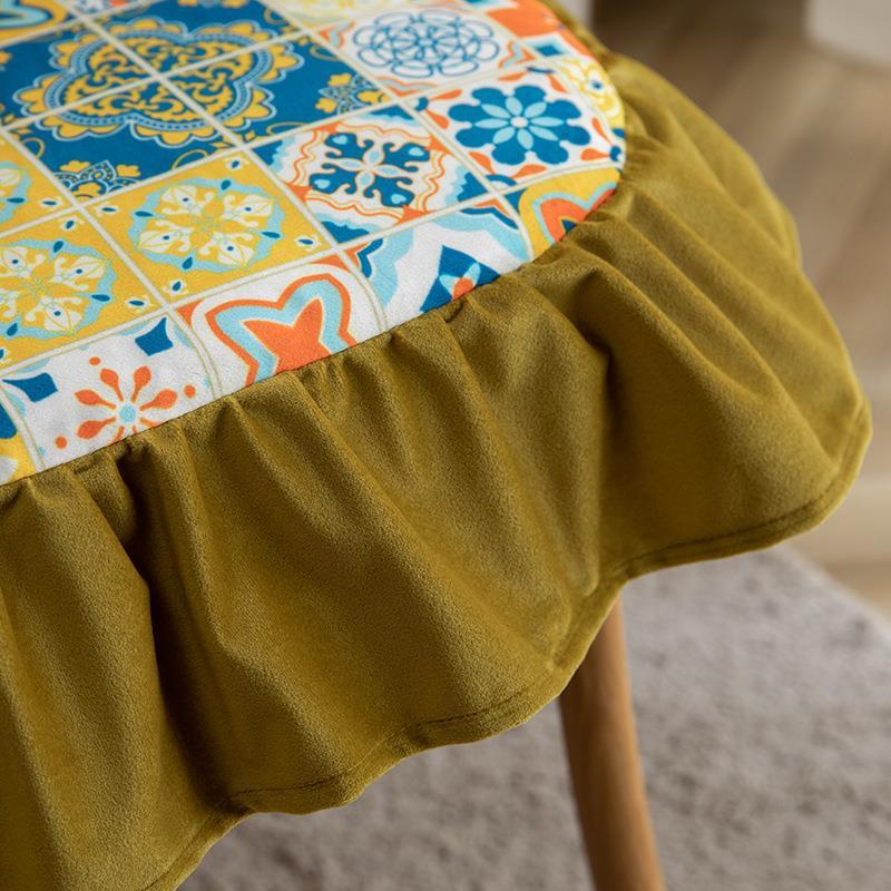 Four Seasons Holland Fleece Print Seat Cushion