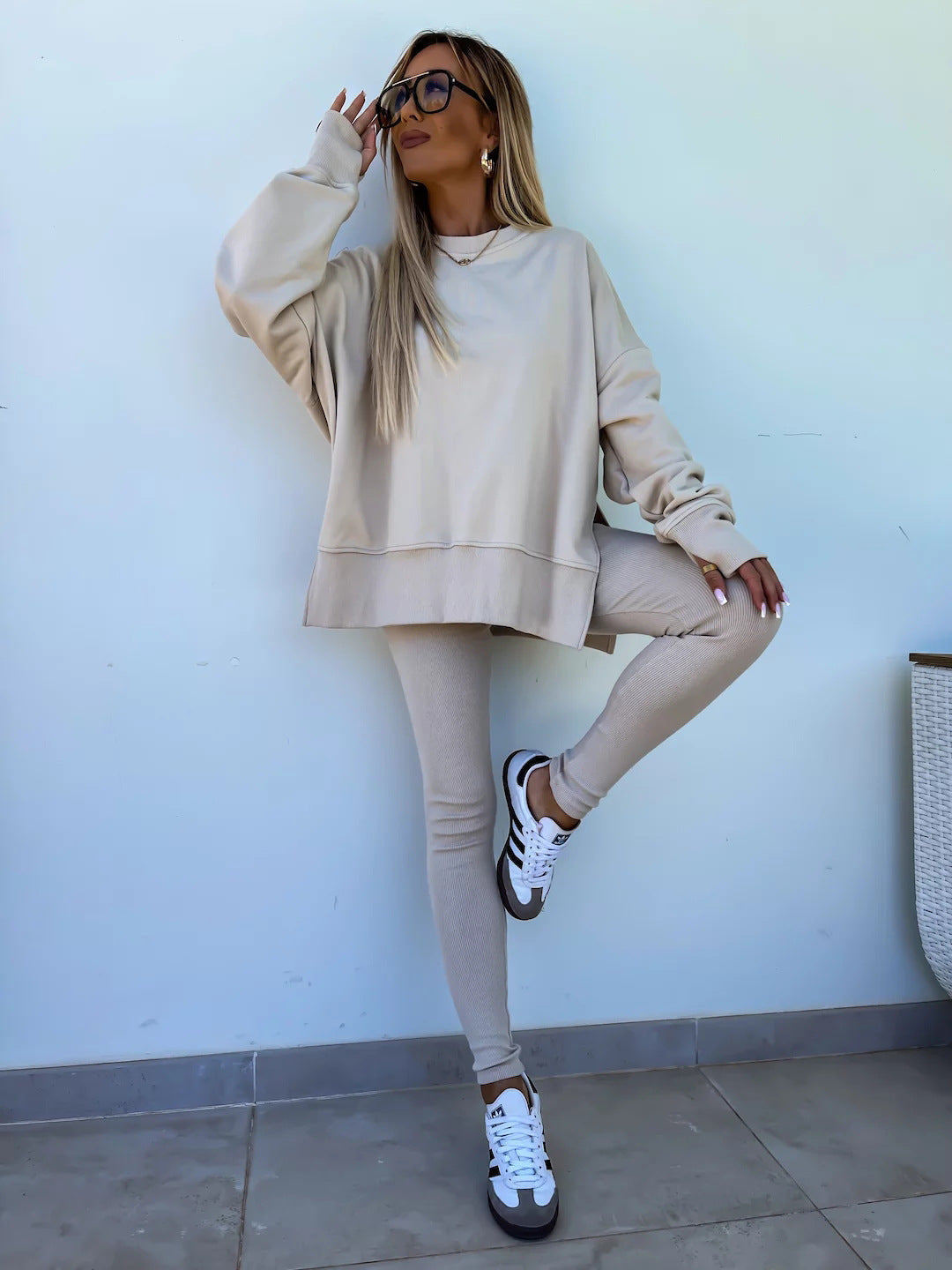 Women's Casual Sweatshirt and Pants Set - Comfortable Loungewear Outfit