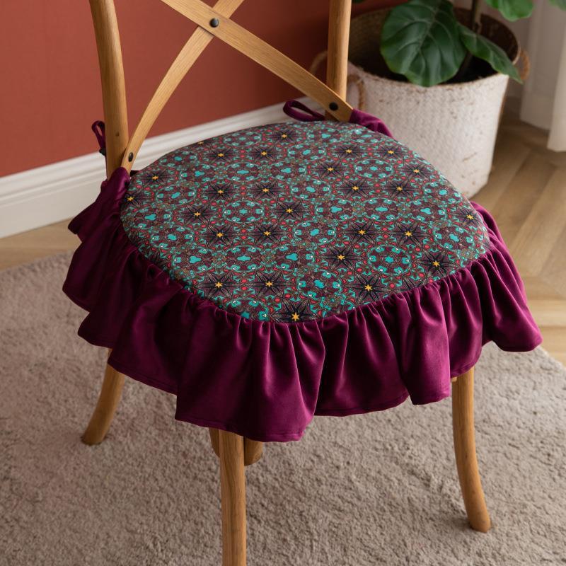 Four Seasons Holland Fleece Print Seat Cushion