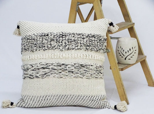 Coussin décoratif moderne 55 X 55 cm pour canapé avec pompons