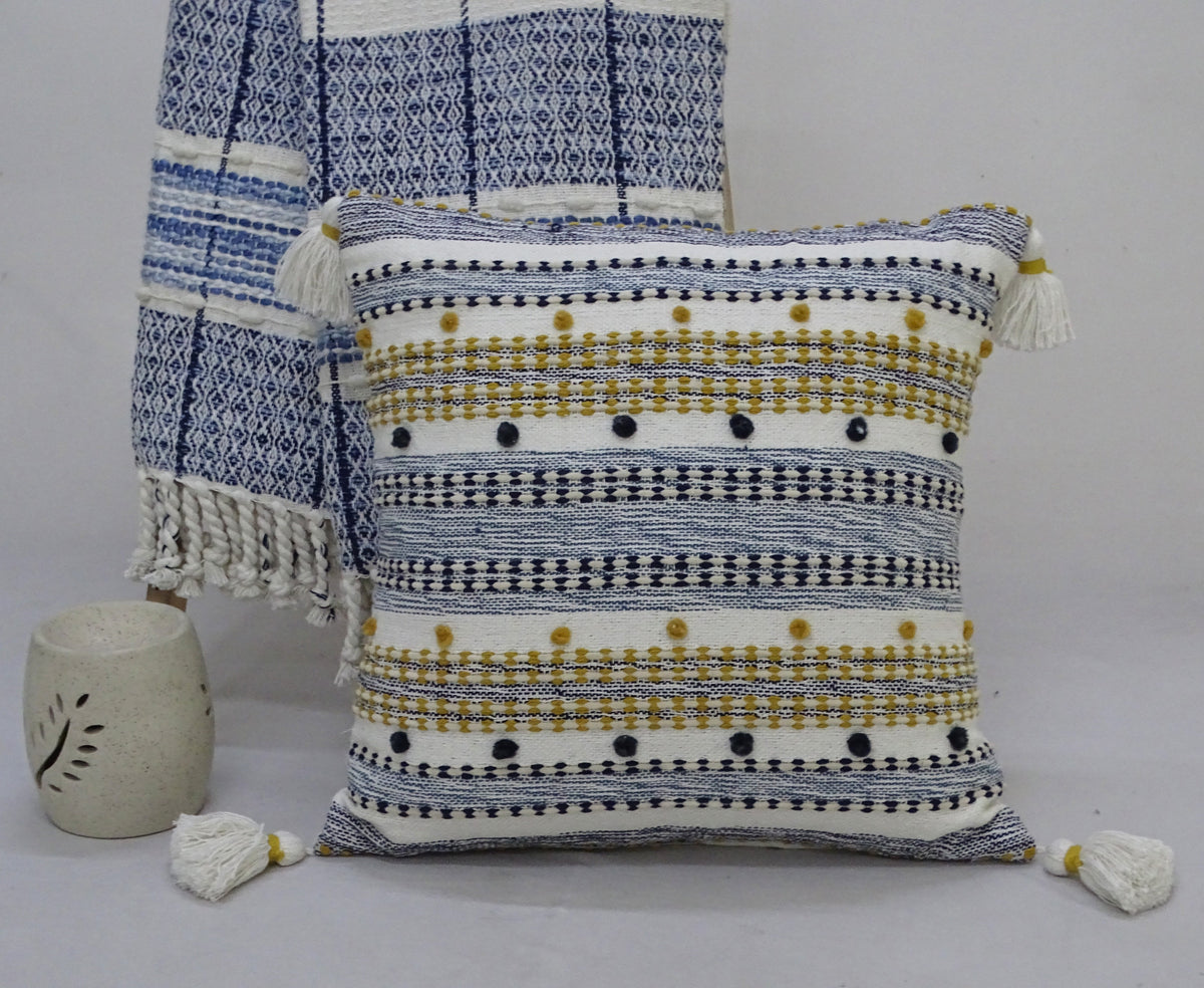 Coussin design rayé avec mini pompons et glands 50x50 cm