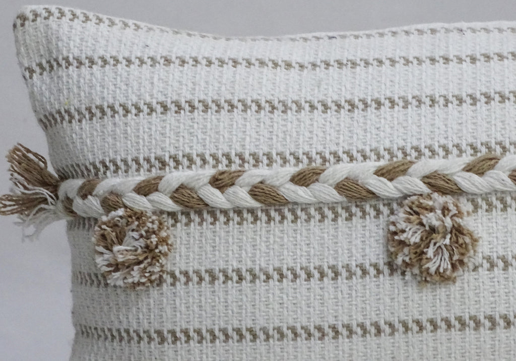 Coussin décoratif tissé à la main 35 x 60 cm avec pompons