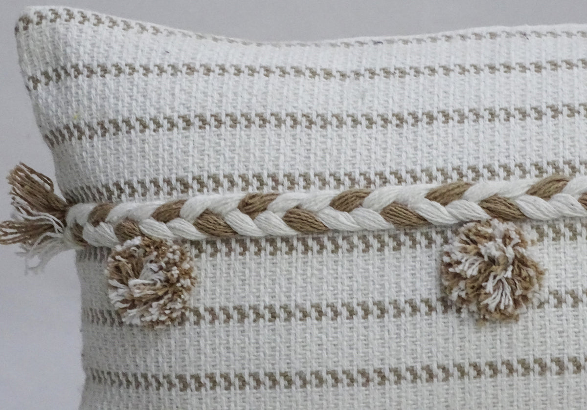 Coussin décoratif tissé à la main 35 x 60 cm avec pompons