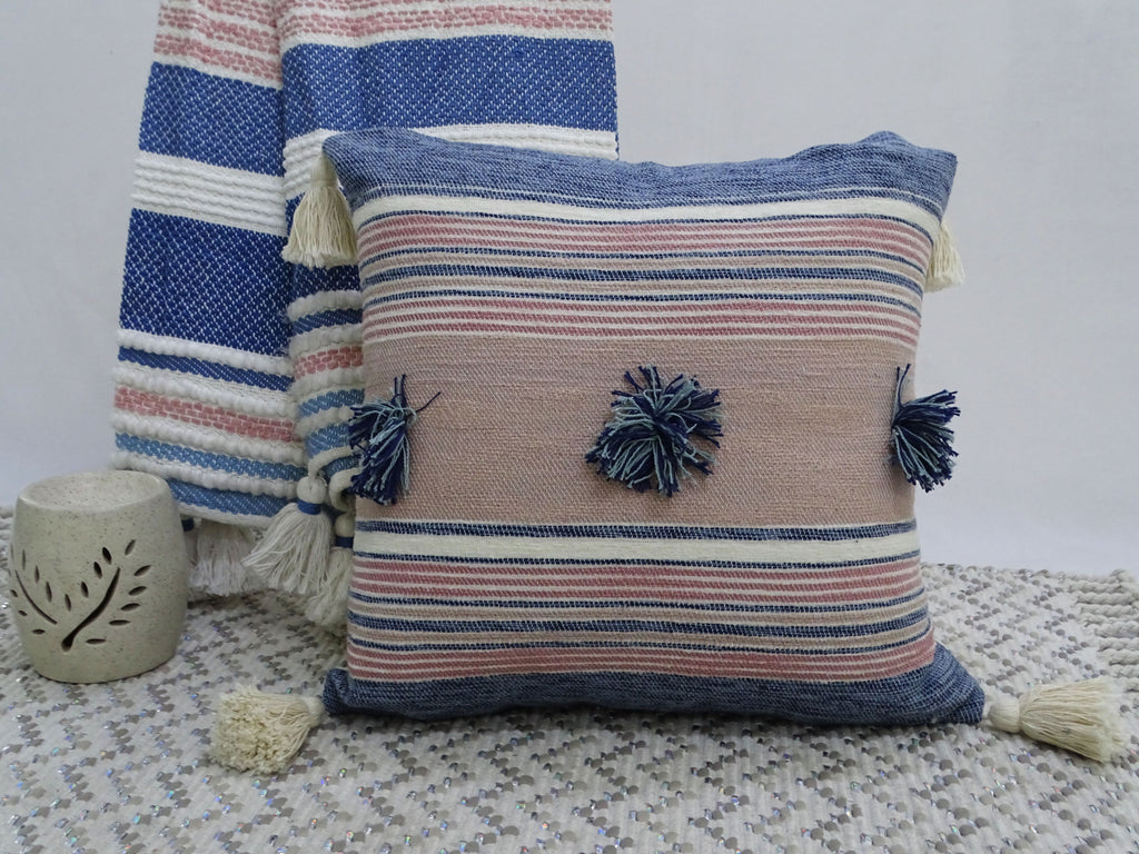 Coussin décoratif avec pompons et houppes 50 x 50 cm, rembourrage inclus
