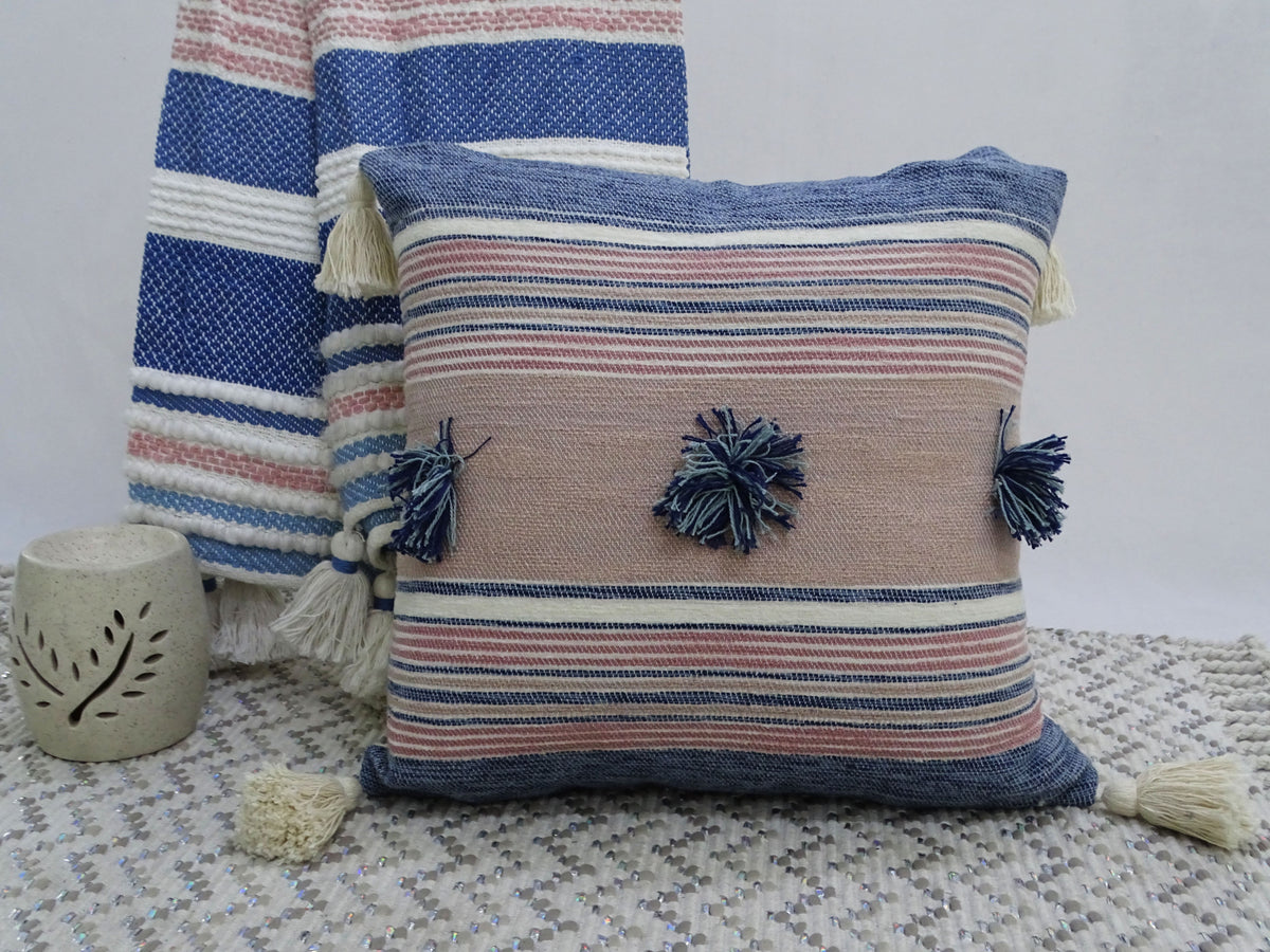 Coussin décoratif avec pompons et houppes 50 x 50 cm, rembourrage inclus