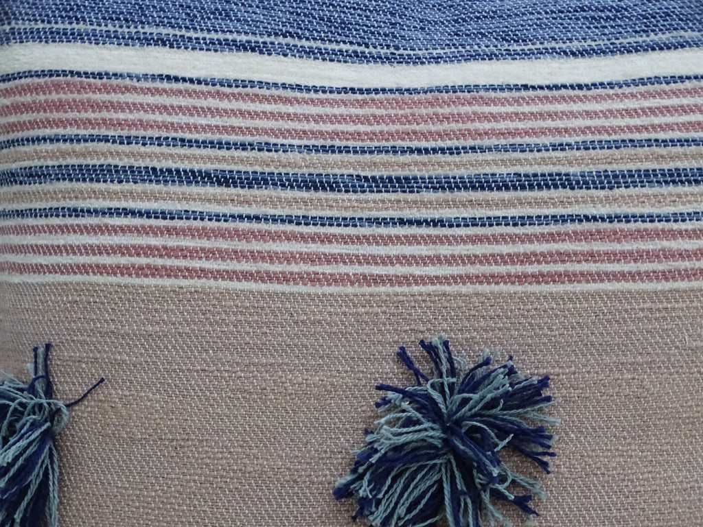 Coussin décoratif avec pompons et houppes 50 x 50 cm, rembourrage inclus