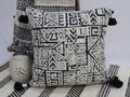 Coussin décoratif 20" x 20" avec pompons