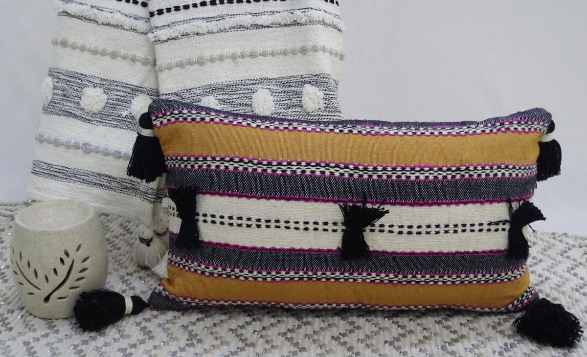 Coussin décoratif tissé à la main 35x60 cm avec pompons