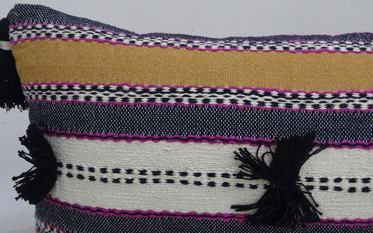 Coussin décoratif tissé à la main 35x60 cm avec pompons