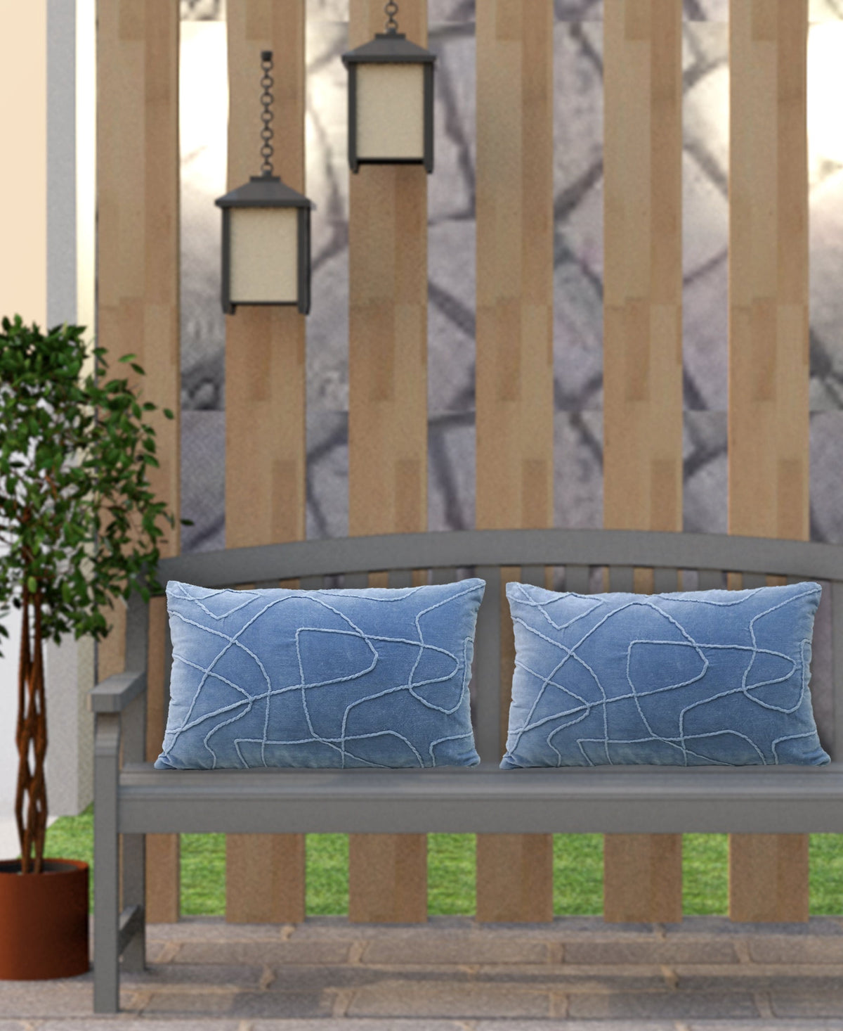 Coussin décoratif en velours uni brodé Linden 14"x24"