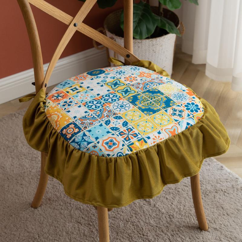 Four Seasons Holland Fleece Print Seat Cushion