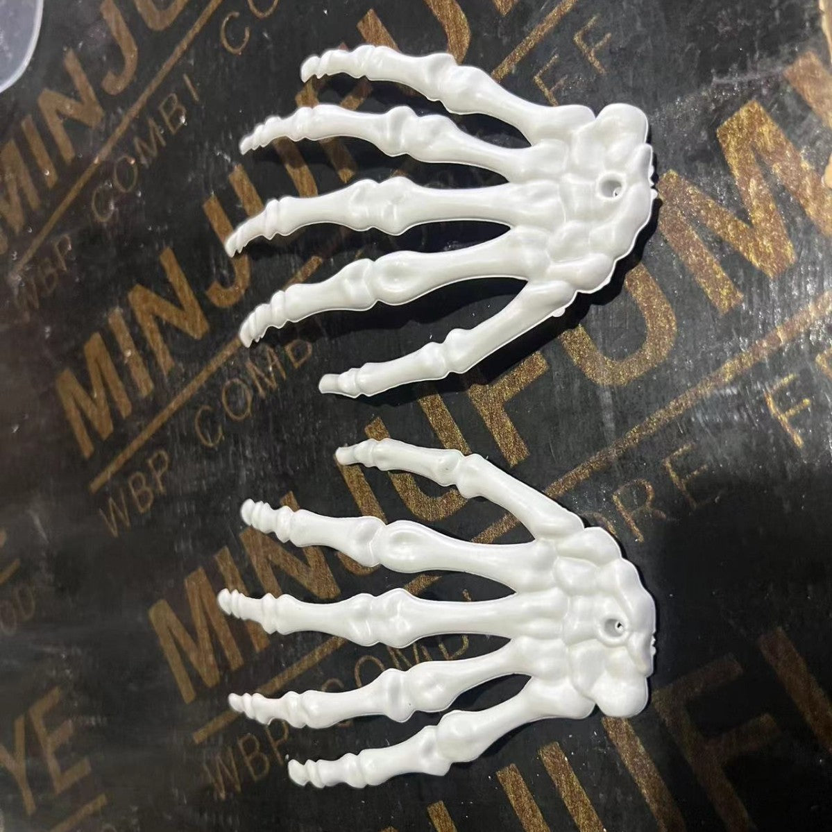 Halloween Skull Claw Decoration - Funny Spooky Prop