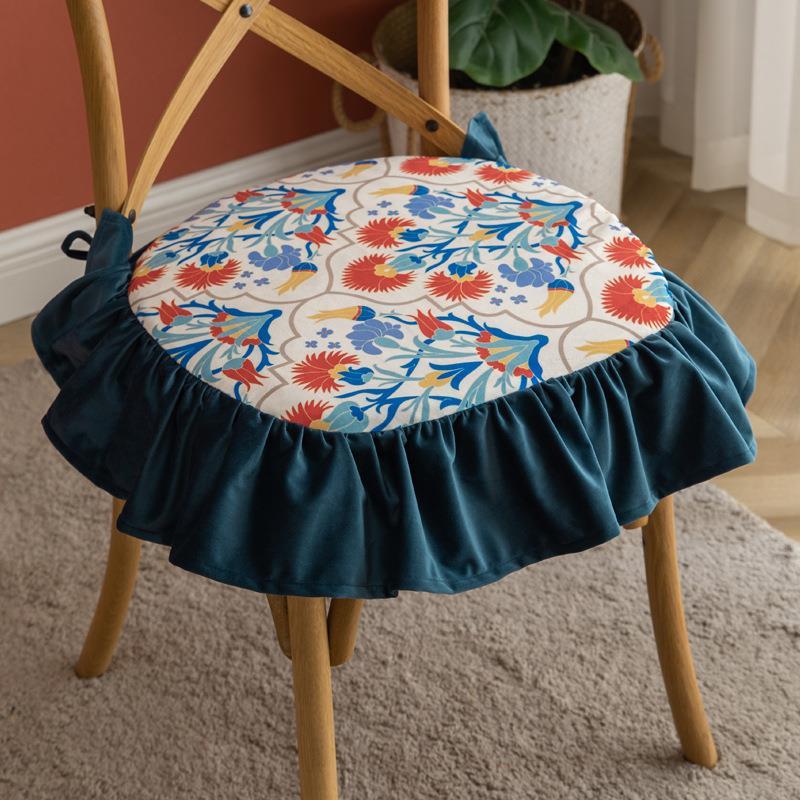 Four Seasons Holland Fleece Print Seat Cushion