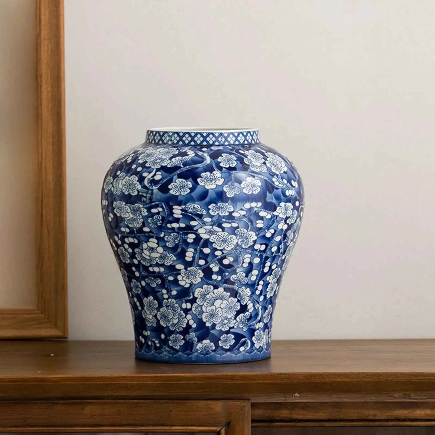Chinese Style Ceramic Ginger Jar Beautiful Dried Flower Vase Glazed Asian Decor Chinese Blue White Vase Centerpiece Temple Jar