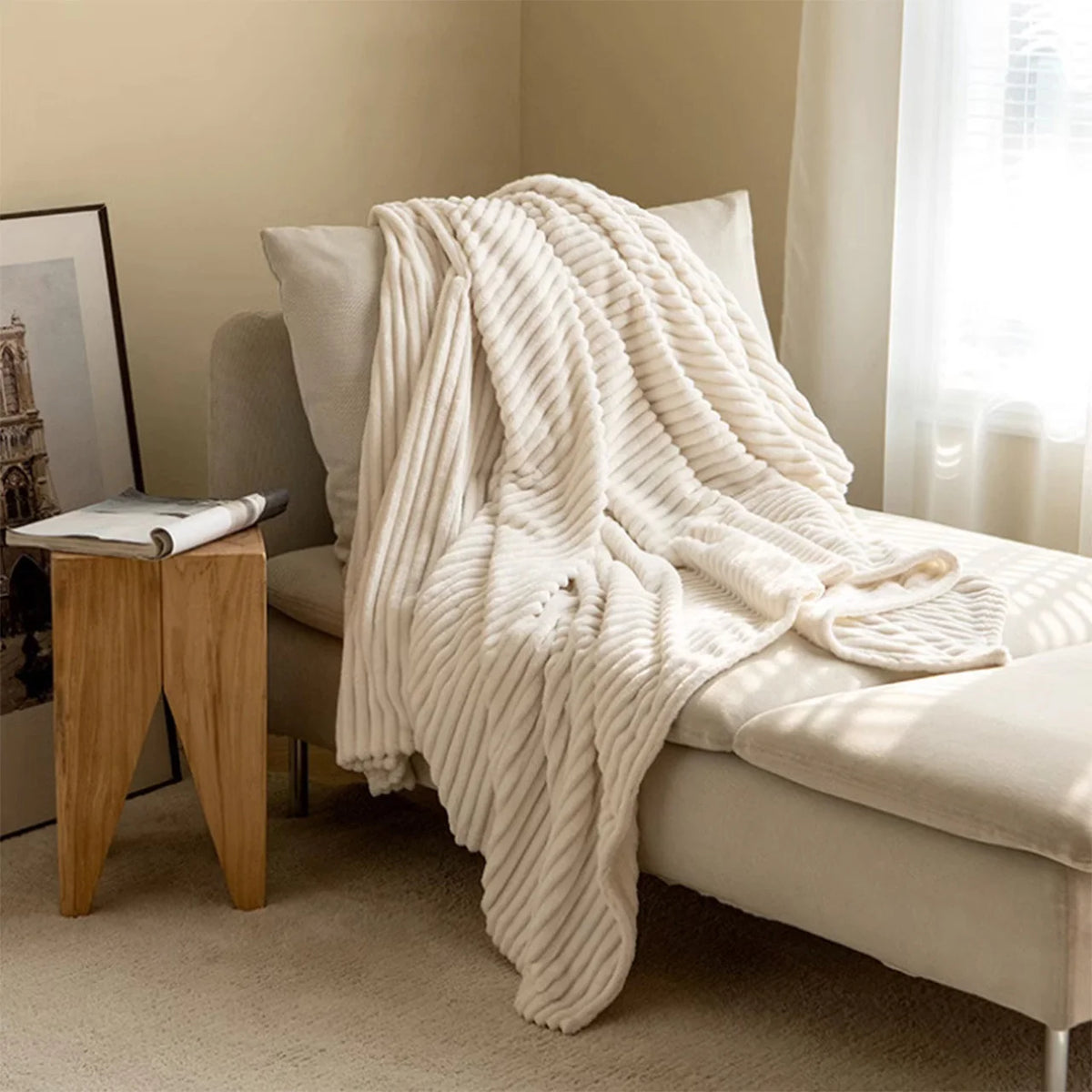 ROSEKIND Blankets 3 Size for Bed, 280GSM Soft & Warm Fleece Blanket, Decorative and Giftable Striped Blankets for Women, Men