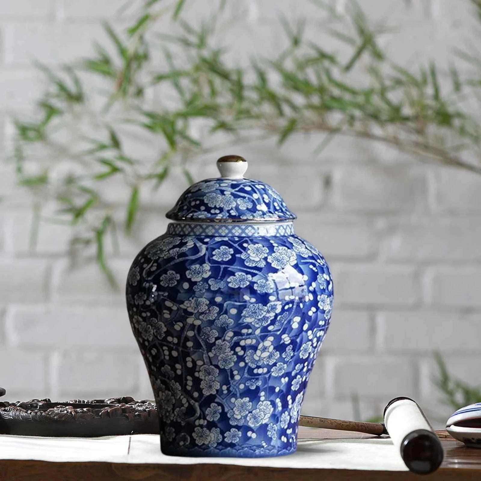 Chinese Style Ceramic Ginger Jar Beautiful Dried Flower Vase Glazed Asian Decor Chinese Blue White Vase Centerpiece Temple Jar