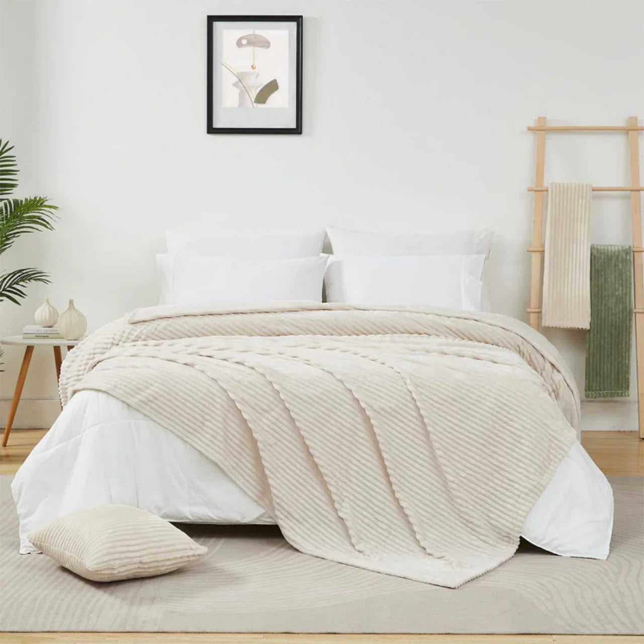 ROSEKIND Blankets 3 Size for Bed, 280GSM Soft & Warm Fleece Blanket, Decorative and Giftable Striped Blankets for Women, Men