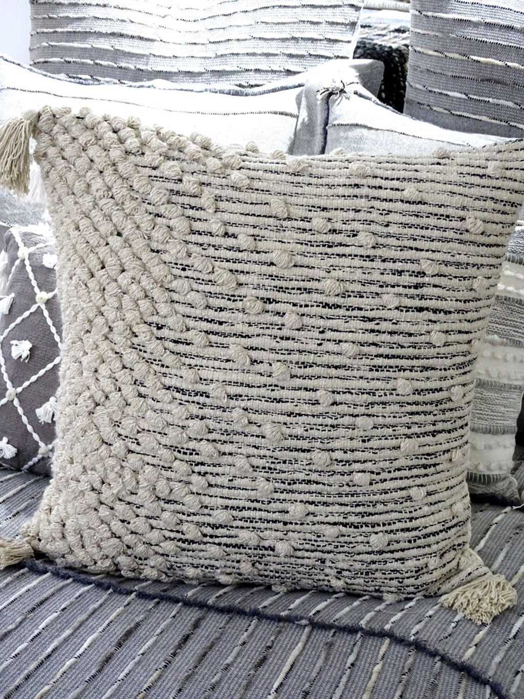 Housse de coussin décoratif beige tissée 50 x 50 cm avec coussin de rembourrage