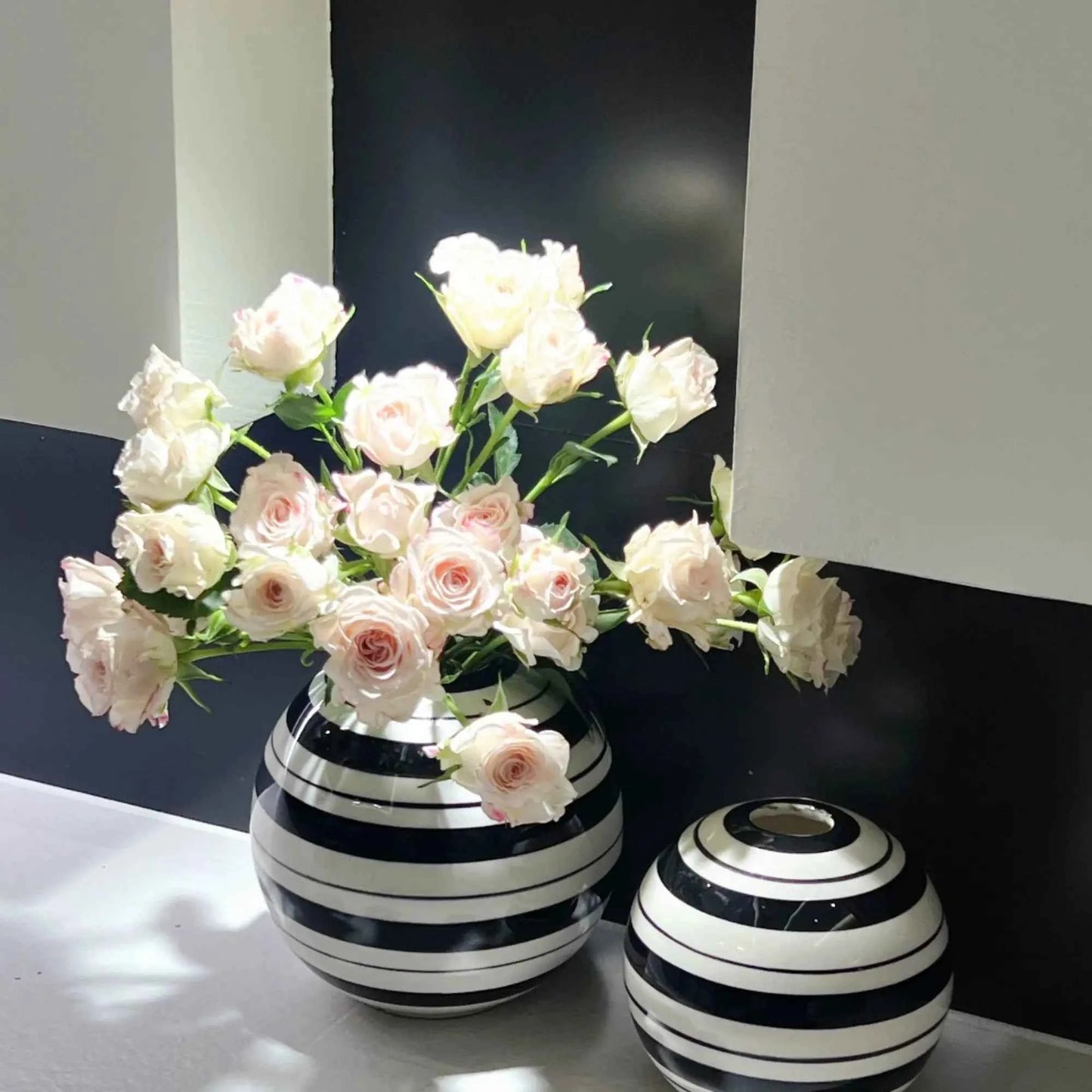 Creative Black and White Striped Ball Ceramic Vase Exquisite Table Flower Arrangement Hydroponic Vase Crafts Interior Ornament