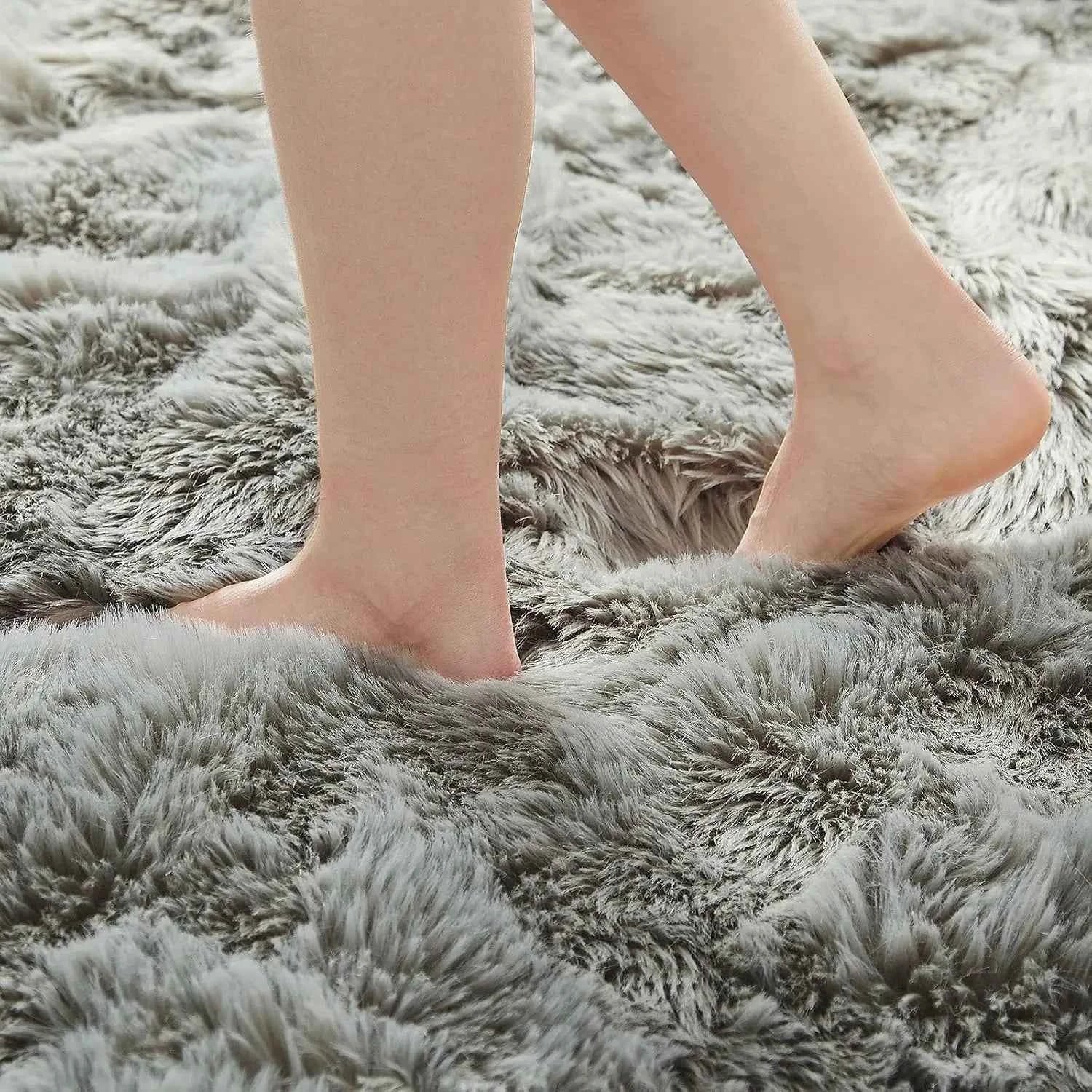 Soft Shaggy Faux Fur Rug Non-Slip Floor Mat 60x90CM Extra Thick Plush Bedroom Rug for Living Room Warm Carpet Machine Washable