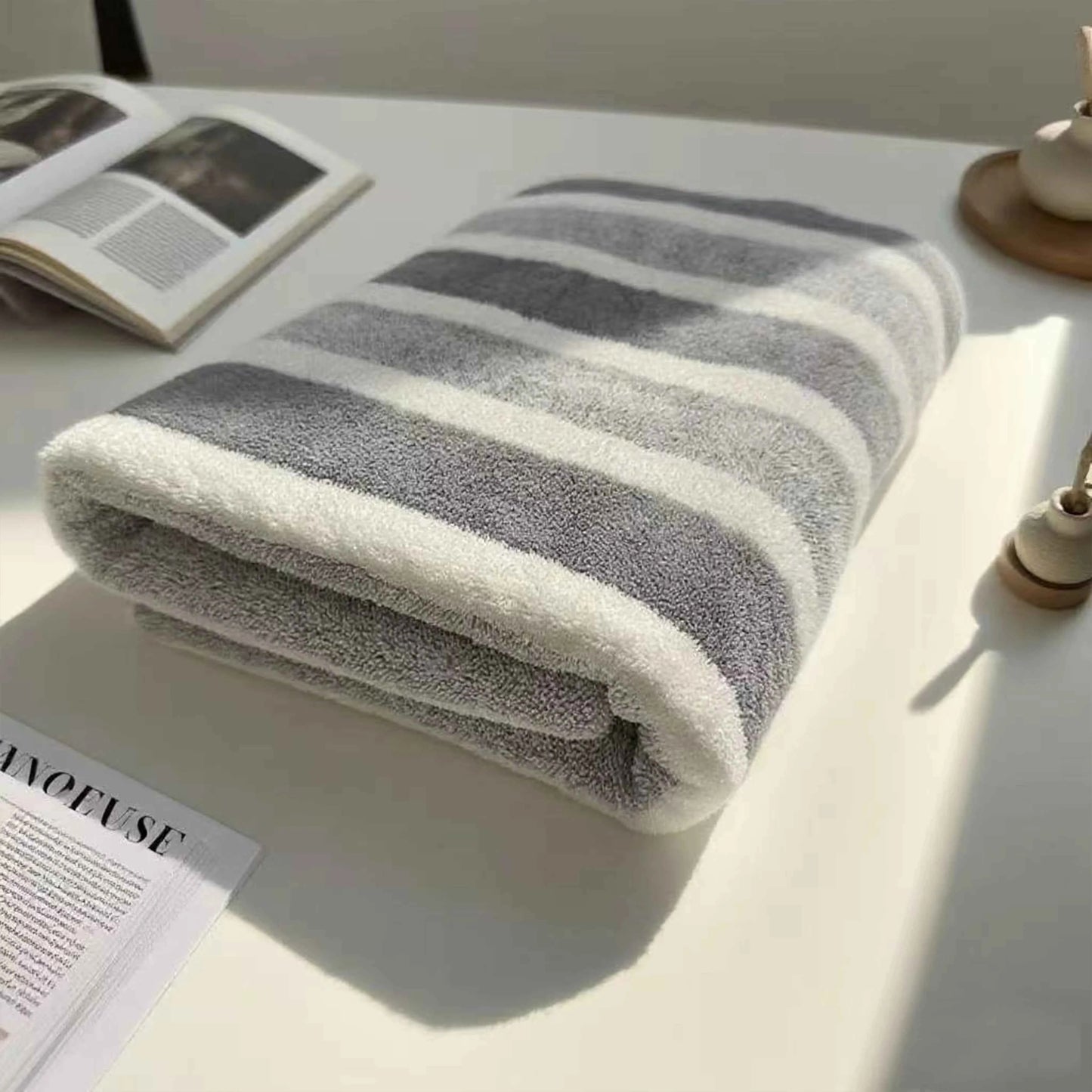 1-pack thick bath towel, strong water absorption and quick drying, non shedding, durable - very suitable for families, beaches,