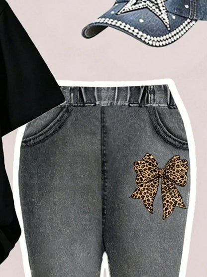 Girls' Summer and Autumn Casual Outfit: Black Short-Sleeve T-Shirt + Faux Denim Flared Pants with Bow Print, Suitable for Girls Aged 4-12, Versatile Clothing for Home and Outings