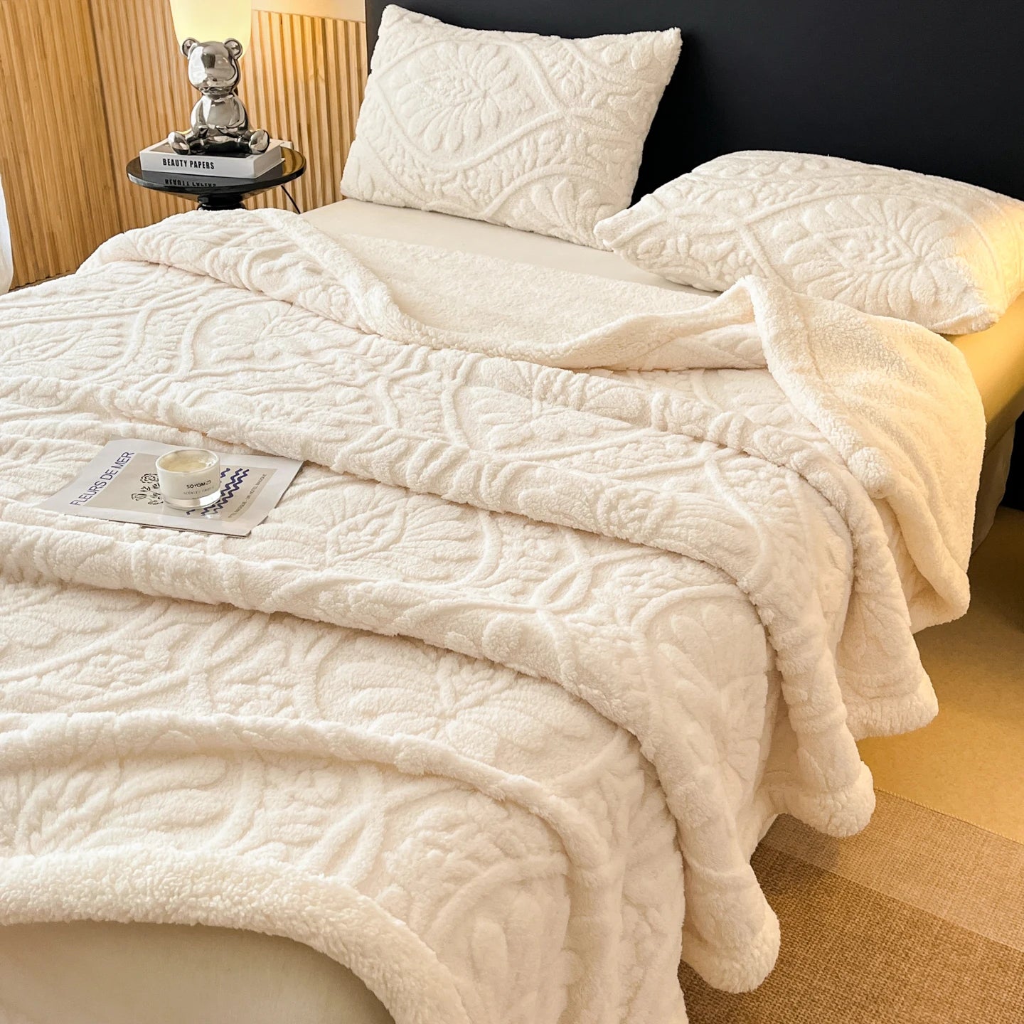 Lamb Fleece Warm Throw, Four Seasons Universal Use, Plush & Extra Cozy Bed Blanket, Portable Lap Cover for Office Naps, Multi-scene Bedding for Sofa & Workplace, Fully Machine Washable
