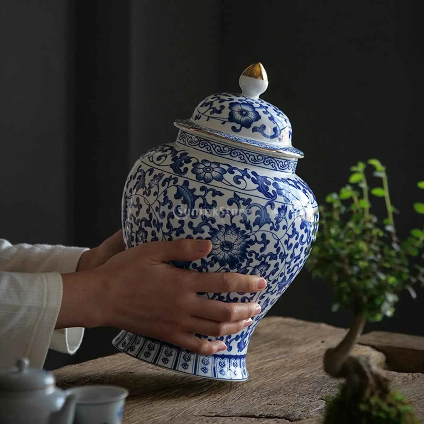 Chinese Style Ceramic Ginger Jar Beautiful Dried Flower Vase Glazed Asian Decor Chinese Blue White Vase Centerpiece Temple Jar