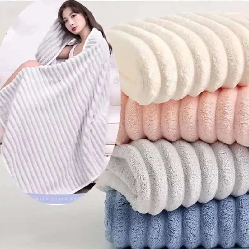 Premium Microfiber Bath Towel — Quick-Dry, 4 Colors, Gift Ready