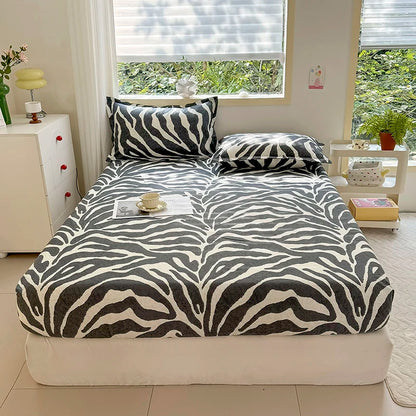 Zebra Stripe Fitted Sheet, Queen, Elastic Band
