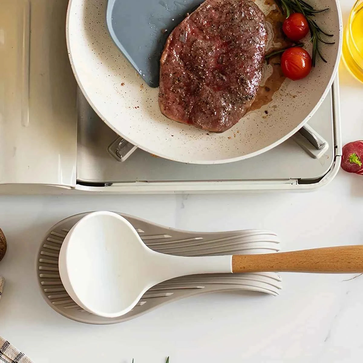 1Pcs Silicone Spoon Holder Kitchen Spoon Rest Utensil Heat Resistant Storage Shelves Kitchen Cooking Tools Kitchen Accessories