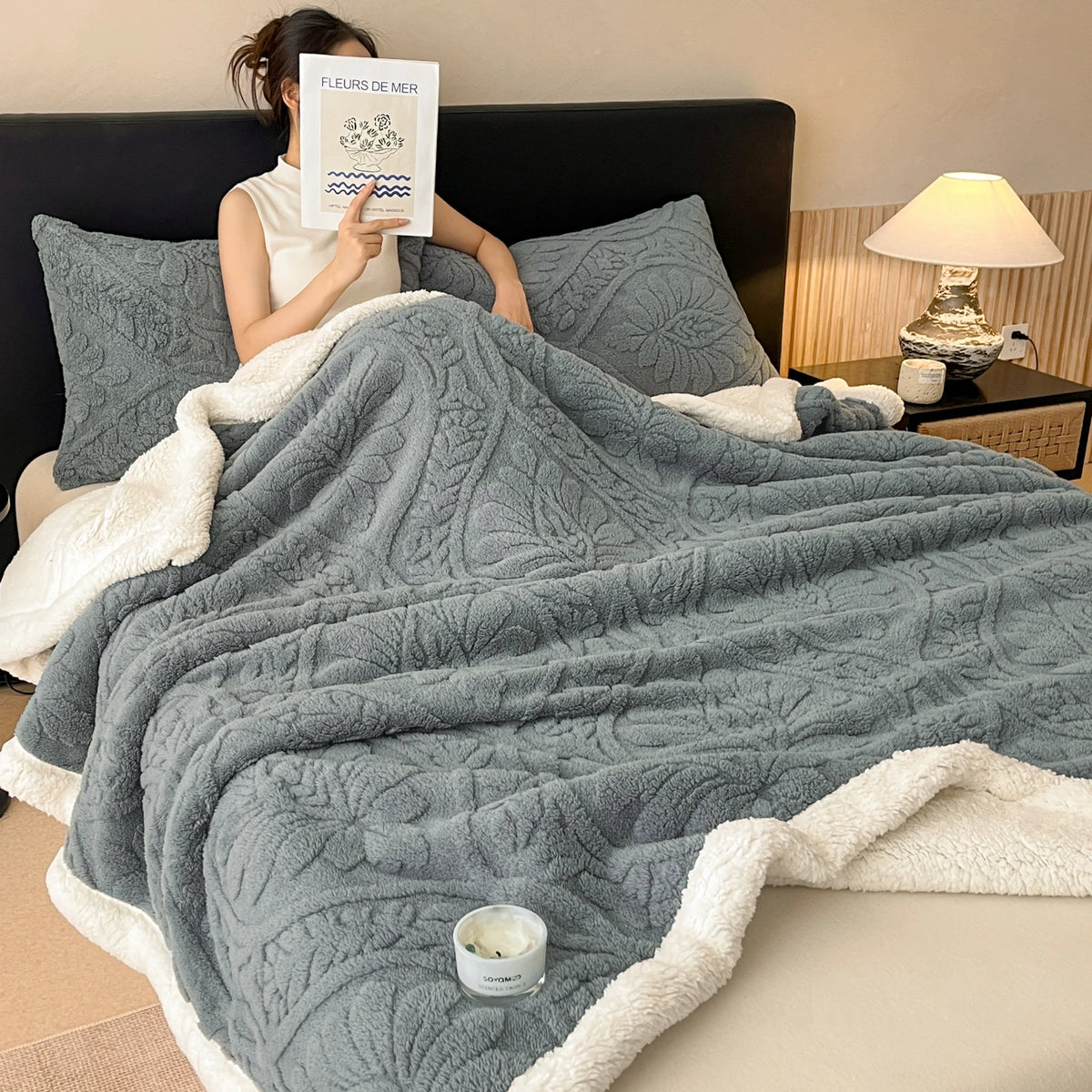 Lamb Fleece Warm Throw, Four Seasons Universal Use, Plush & Extra Cozy Bed Blanket, Portable Lap Cover for Office Naps, Multi-scene Bedding for Sofa & Workplace, Fully Machine Washable