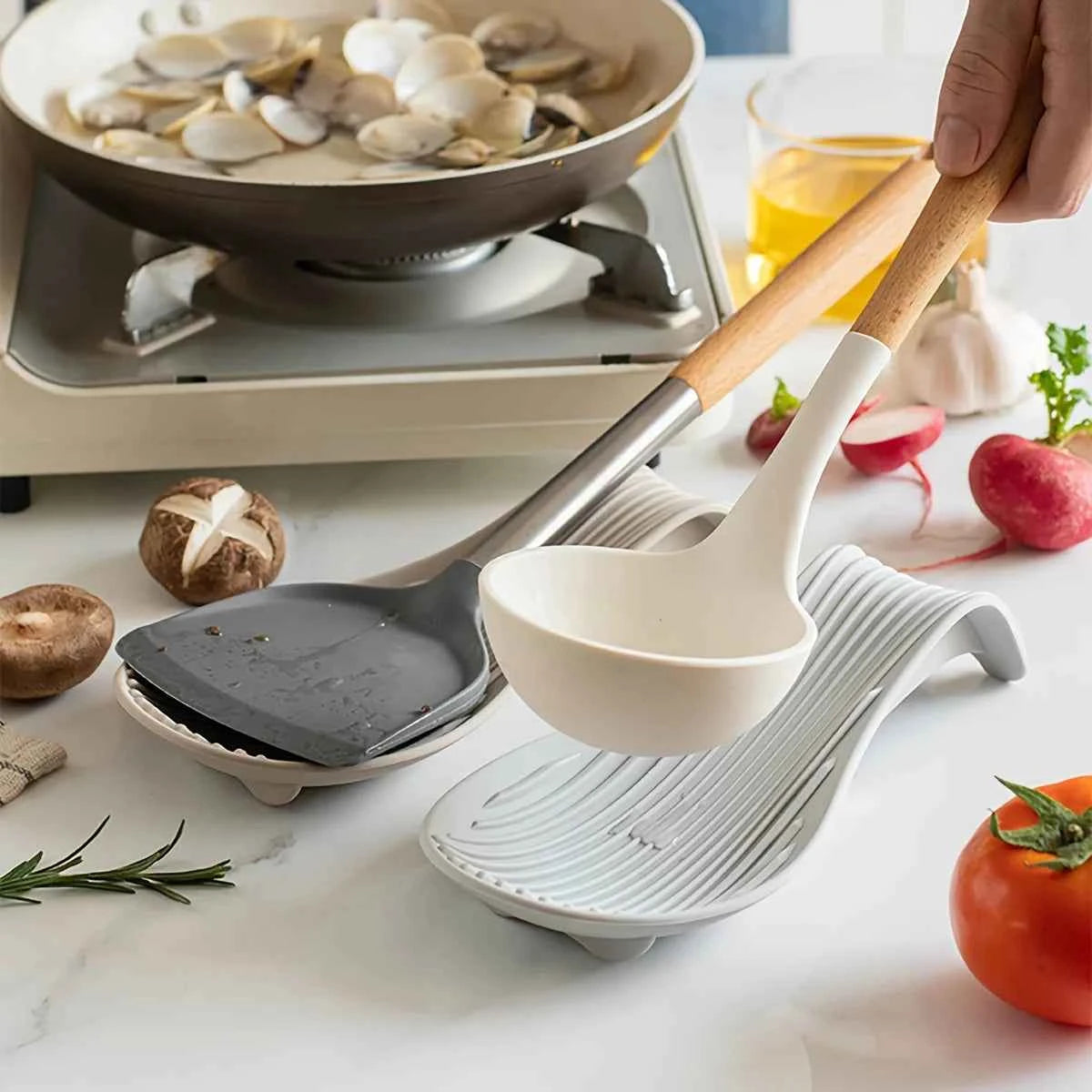 1Pcs Silicone Spoon Holder Kitchen Spoon Rest Utensil Heat Resistant Storage Shelves Kitchen Cooking Tools Kitchen Accessories