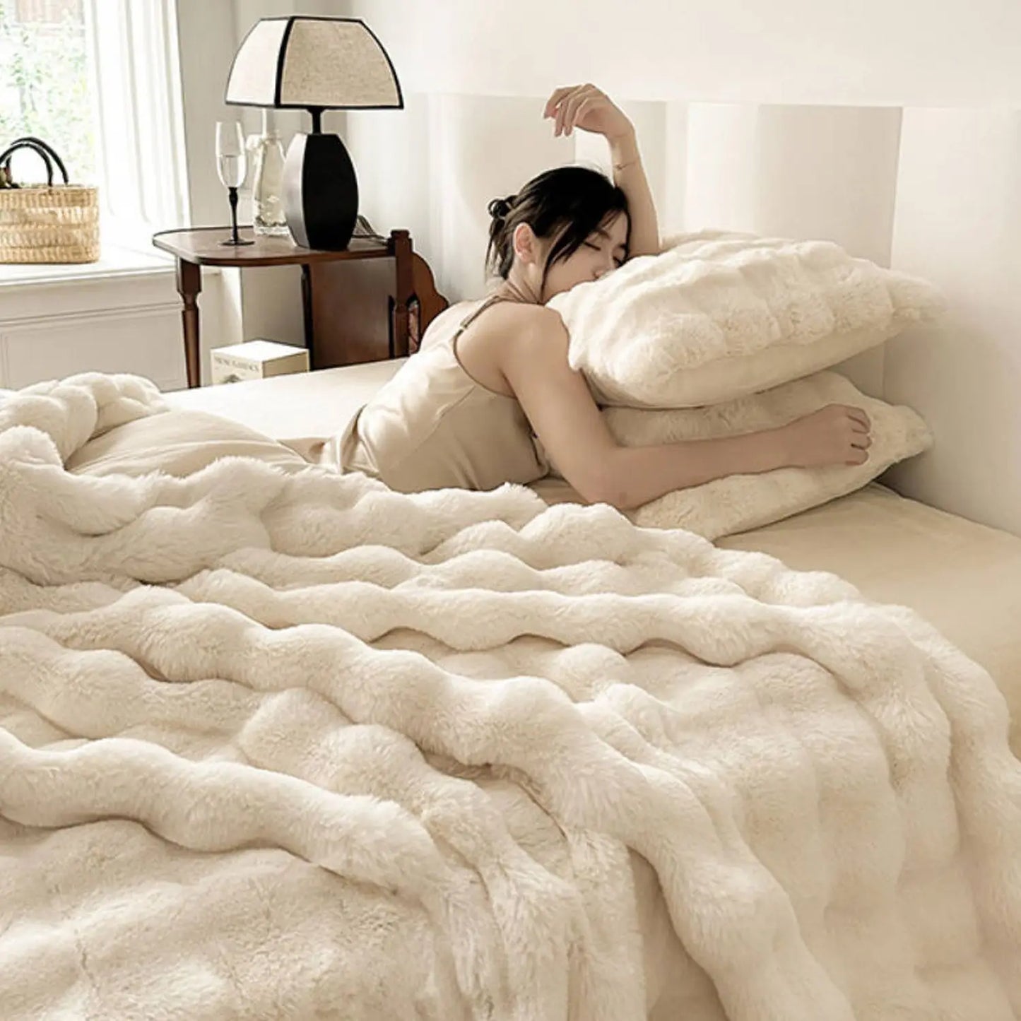 1 PC Faux Rabbit Fur ,Luxury Soft, Warm Bubble Blanket, | Cozy Throw for Bedroom, Guest Room, Living Room,4lb