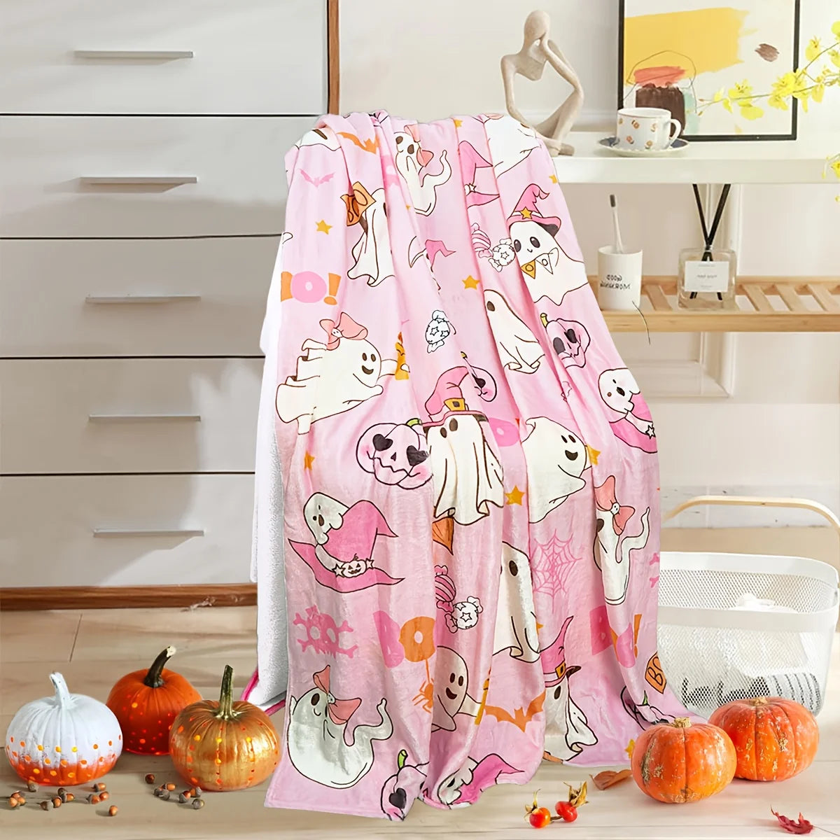 1pc Halloween Cute Pink Blanket, Soft Polyester All-Season Blanket, Multi-Size Decorative Throw, Suitable for Bedroom and Living Room, Machine Washable, Gift for Family and Friends for Birthdays and Holidays, Cozy Home Decor,