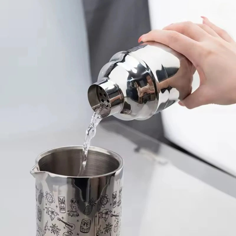 Cocktail Shaker 550ml Martini Shaker Stainless Steel Mixer Bartender Bottle with Built in Strainer Bar Shaker for Mixed Drinks