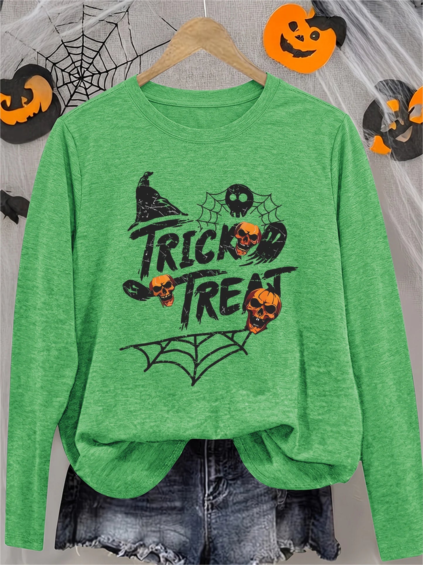 Women's Halloween Long Sleeve T-Shirt with Black Spider Web, Orange Pumpkin Skull & Witch Hat Print, Cute Creepy Funny Tee, Soft Casual Sporty Vacation Top, Trick or Treat Gift