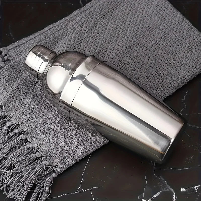 Cocktail Shaker 550ml Martini Shaker Stainless Steel Mixer Bartender Bottle with Built in Strainer Bar Shaker for Mixed Drinks