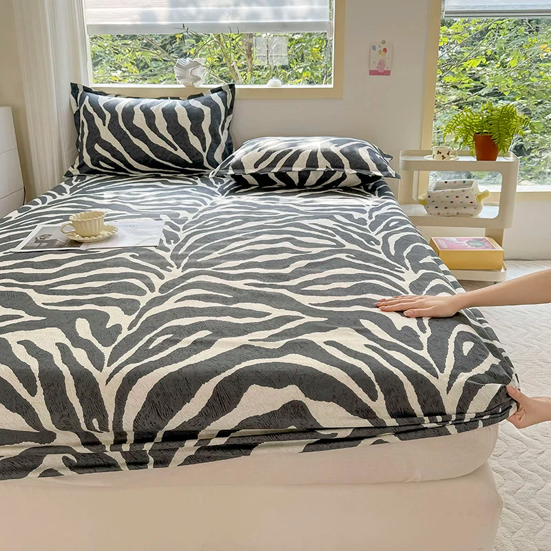 Zebra Stripe Fitted Sheet, Queen, Elastic Band
