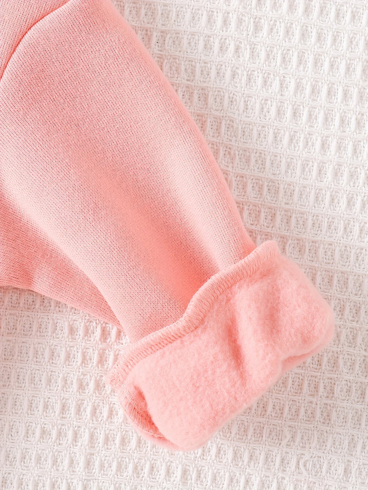 Newborn baby girl's English printed fleece hoodie and sporty casual pants are suitable for outdoor use