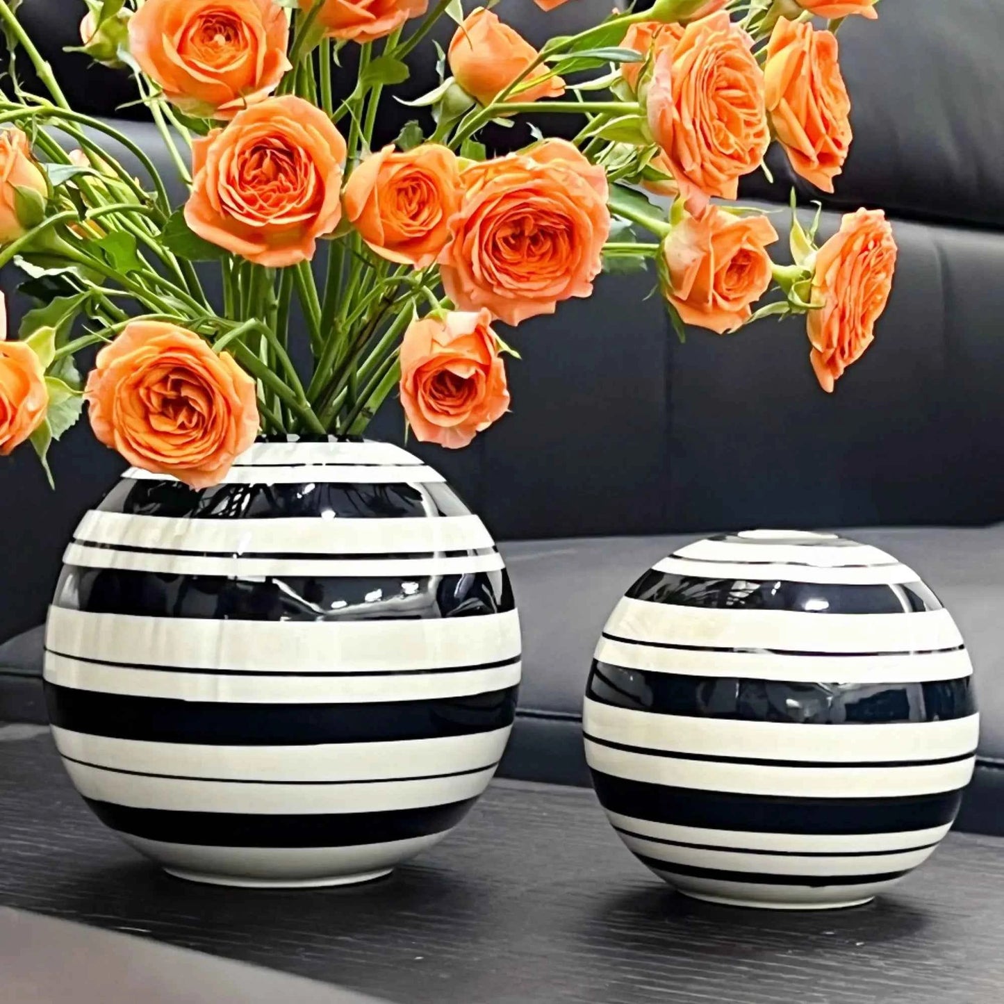 Creative Black and White Striped Ball Ceramic Vase Exquisite Table Flower Arrangement Hydroponic Vase Crafts Interior Ornament
