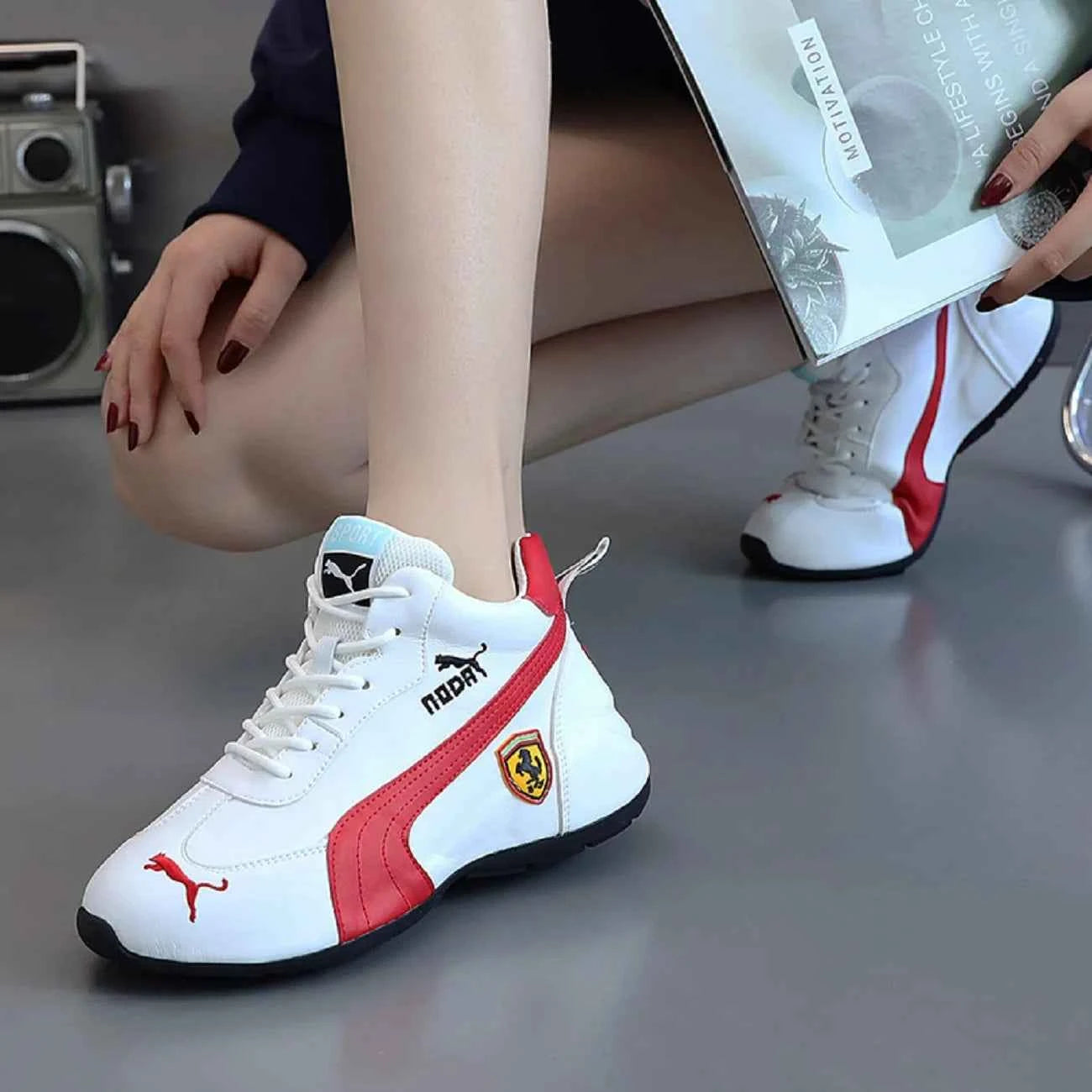 Men's leather surface casual shoes; low-top sports shoes; comfortable white shoes; soft sole men's shoes; new style